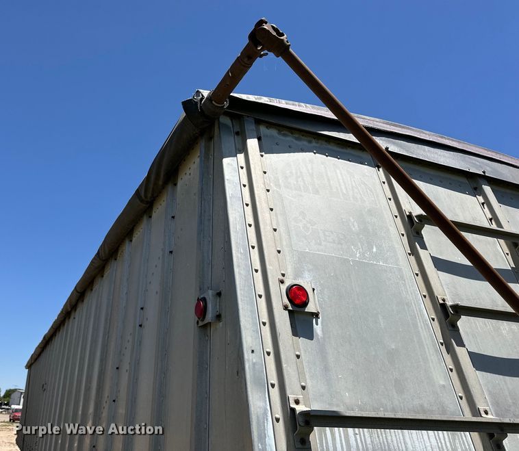 image for item DK6641 1983 Merrit 420-10 grain trailer