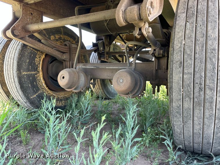 image for item DK6641 1983 Merrit 420-10 grain trailer