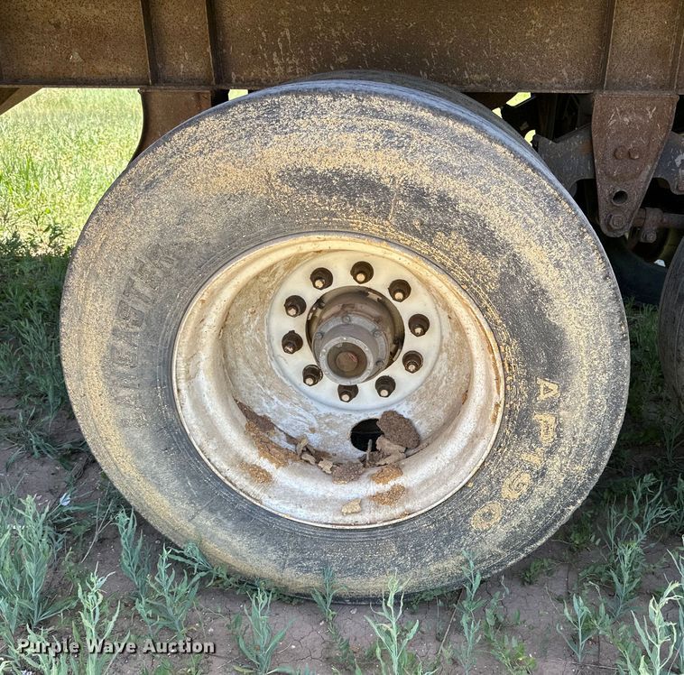 image for item DK6641 1983 Merrit 420-10 grain trailer