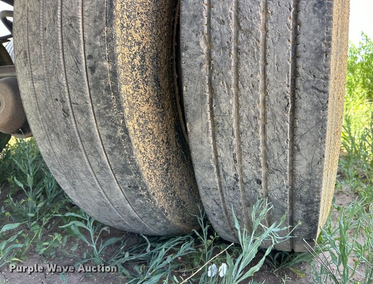 image for item DK6641 1983 Merrit 420-10 grain trailer