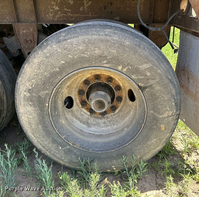 image for item DK6641 1983 Merrit 420-10 grain trailer