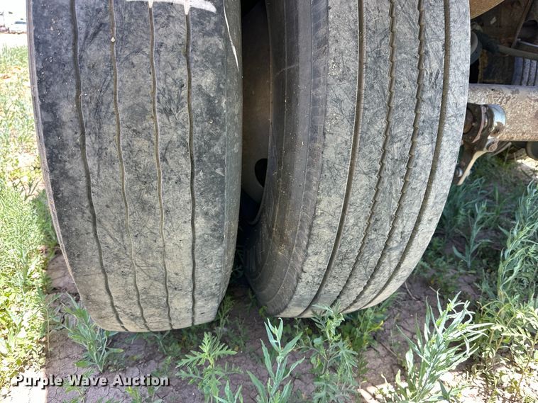 image for item DK6641 1983 Merrit 420-10 grain trailer