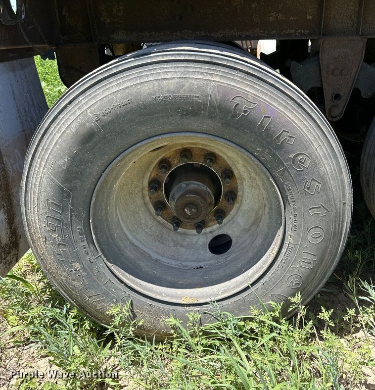 image for item DK6641 1983 Merrit 420-10 grain trailer