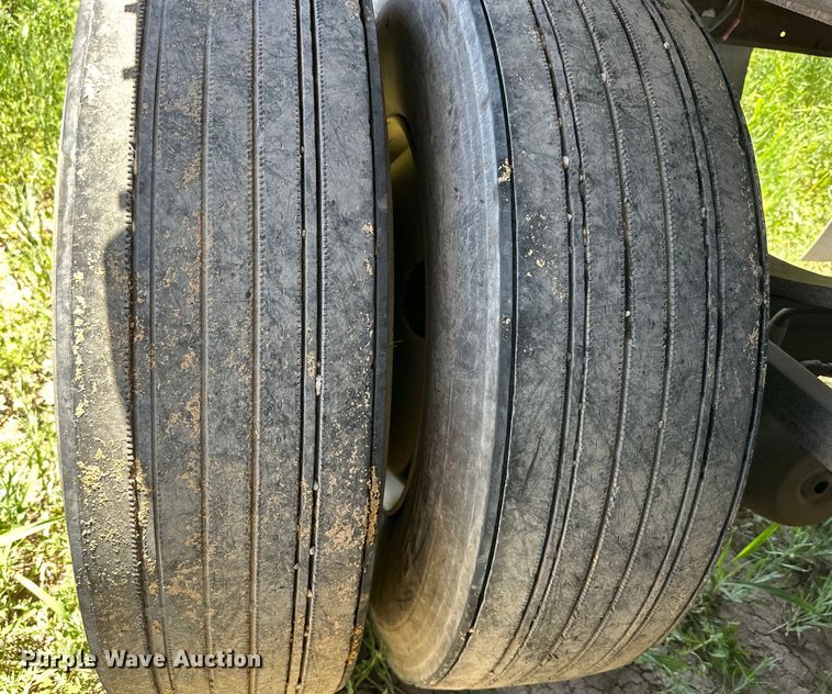 image for item DK6641 1983 Merrit 420-10 grain trailer