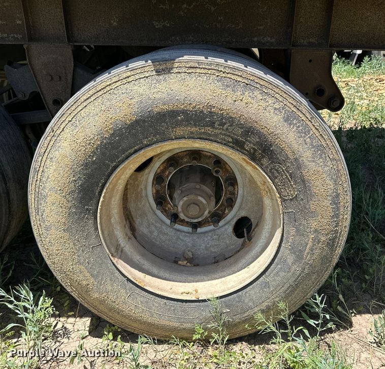 image for item DK6641 1983 Merrit 420-10 grain trailer