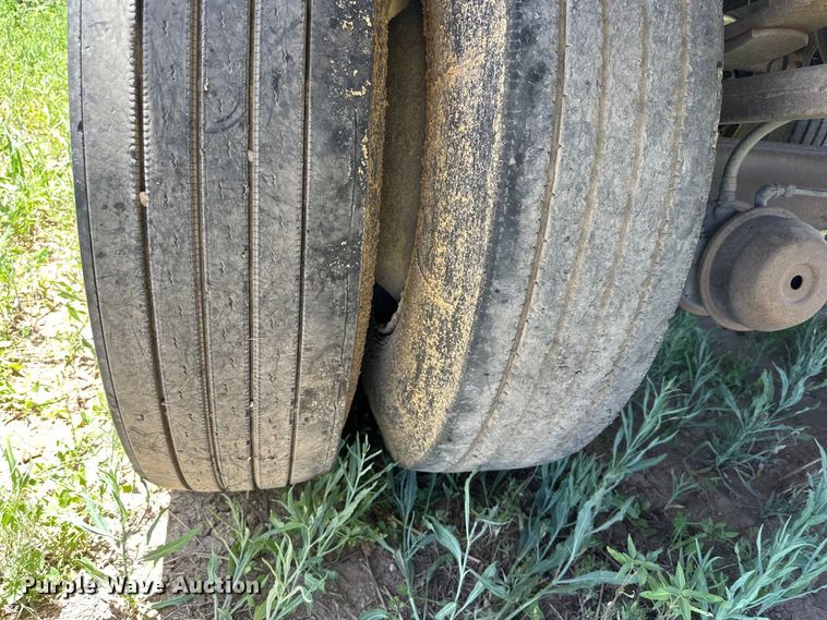 image for item DK6641 1983 Merrit 420-10 grain trailer