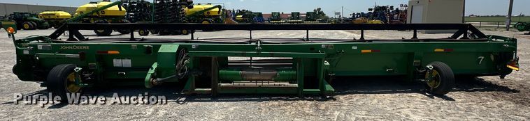 image for item DK6661 John Deere draper head