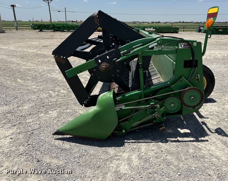 image for item DK6661 John Deere draper head