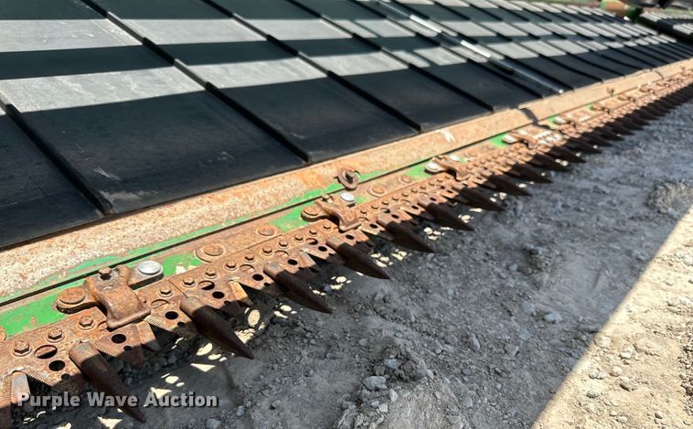 image for item DK6661 John Deere draper head