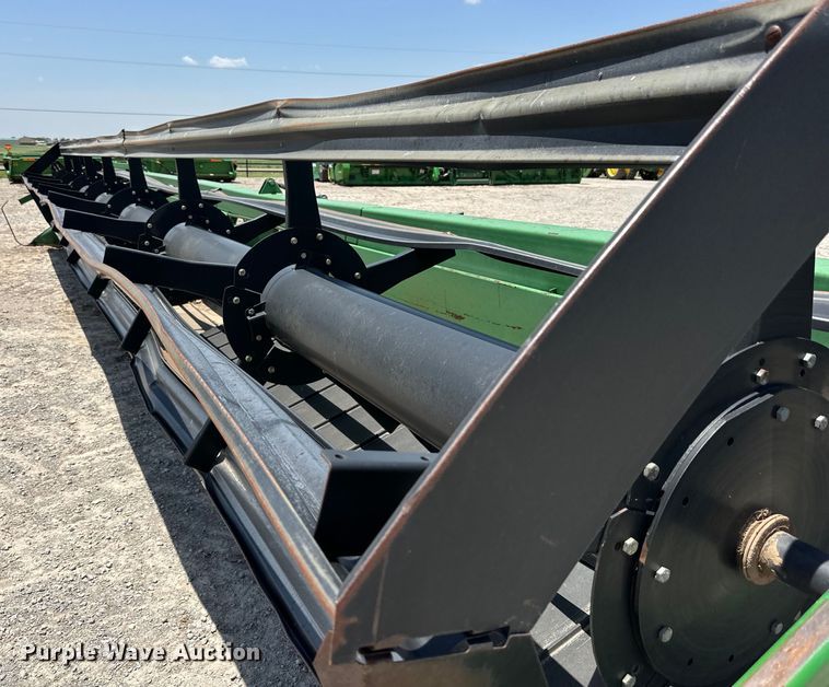 image for item DK6661 John Deere draper head