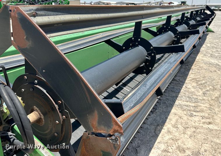 image for item DK6661 John Deere draper head