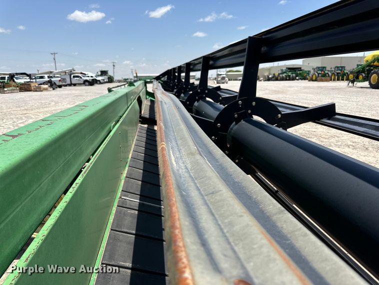 image for item DK6661 John Deere draper head