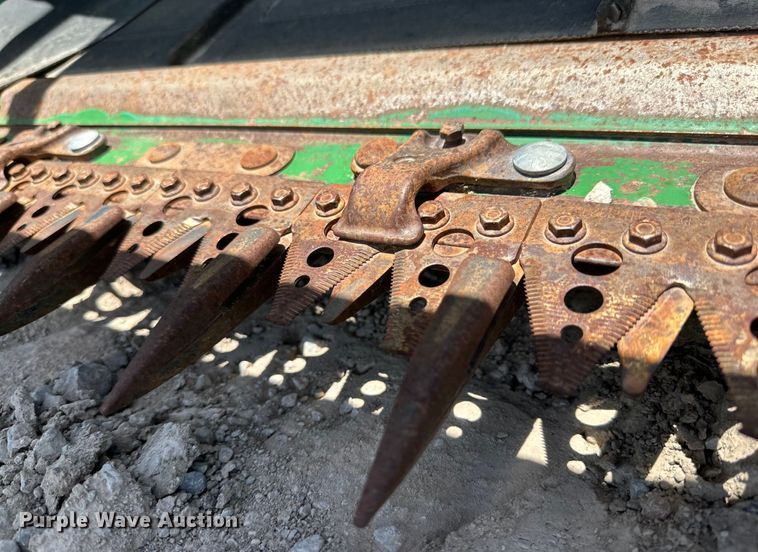 image for item DK6661 John Deere draper head