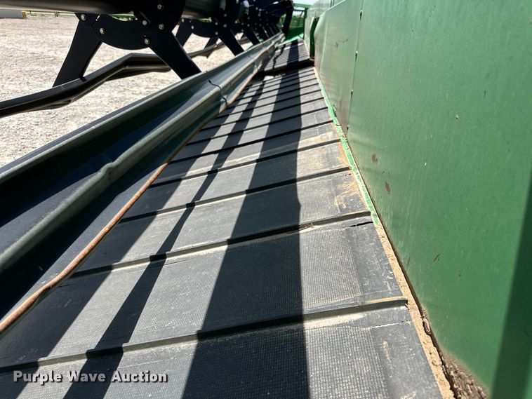 image for item DK6661 John Deere draper head