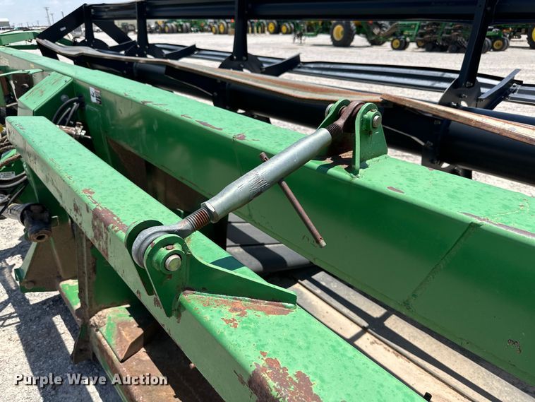 image for item DK6661 John Deere draper head