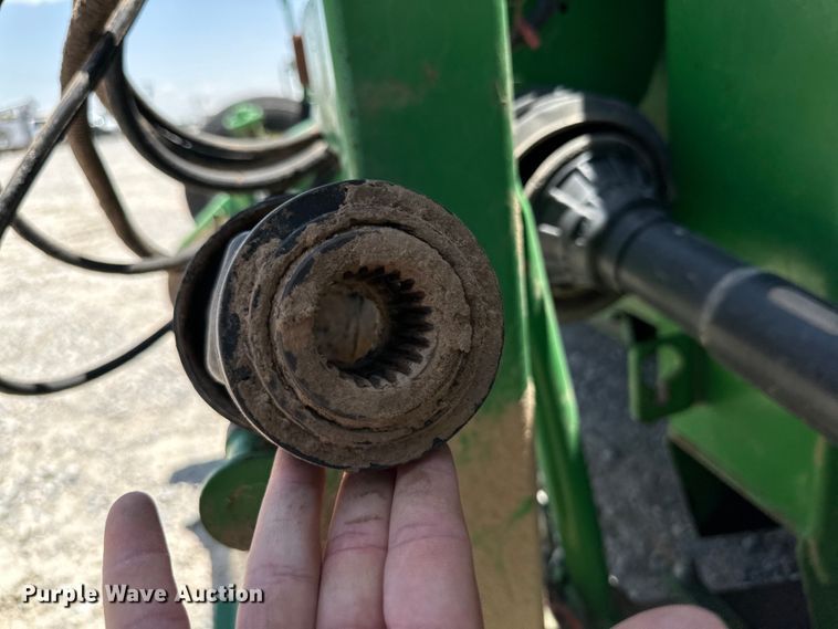 image for item DK6661 John Deere draper head