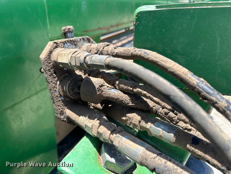 image for item DK6661 John Deere draper head