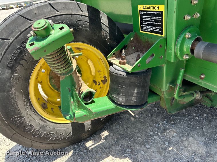image for item DK6661 John Deere draper head