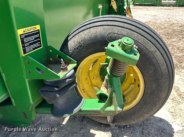 image for item DK6661 John Deere draper head