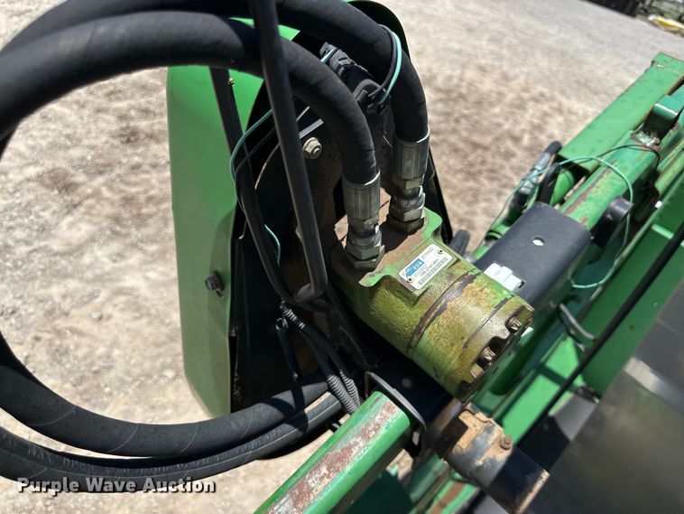 image for item DK6661 John Deere draper head