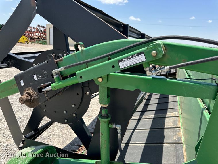 image for item DK6661 John Deere draper head