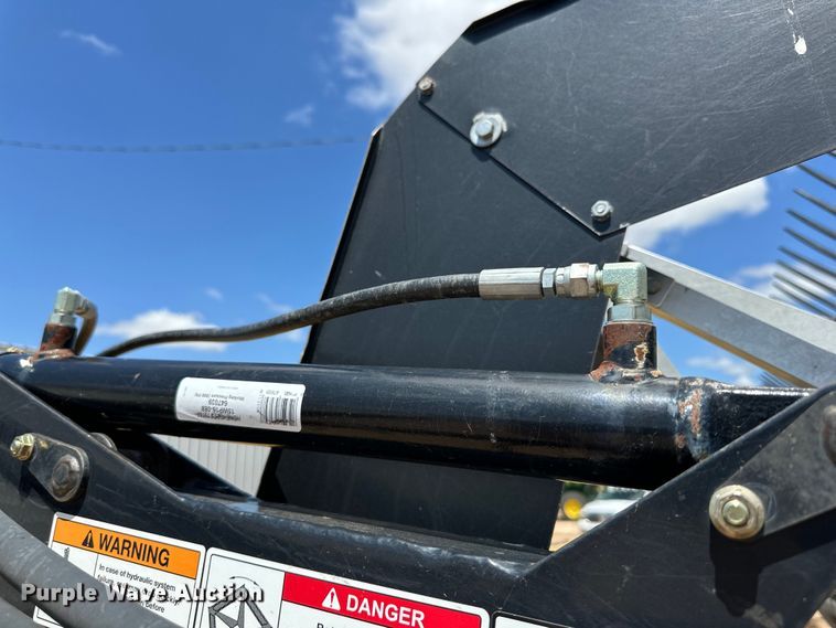 image for item DK6666 New Holland 88C draper head