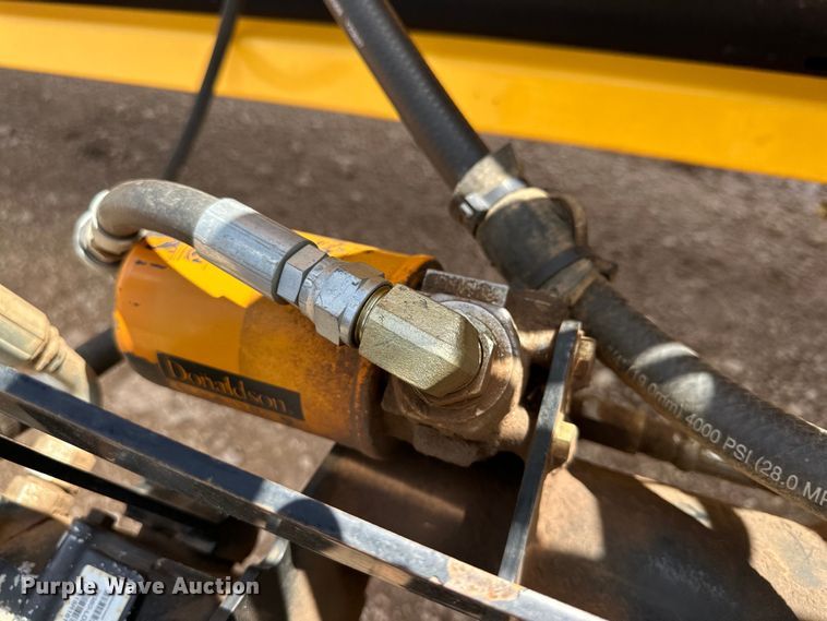 image for item DK6666 New Holland 88C draper head