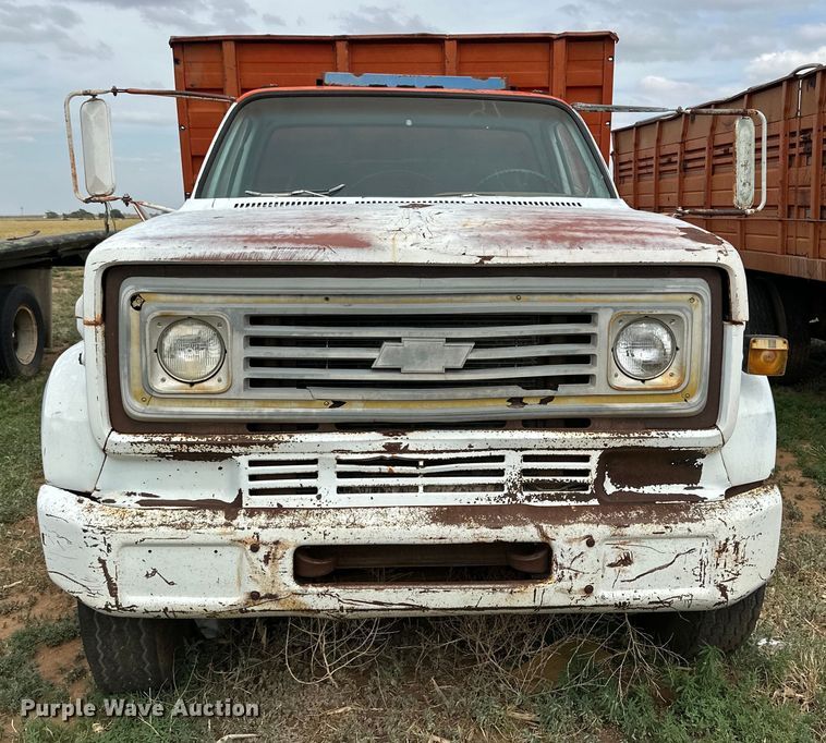 image for item DK6873 1975 Chevrolet C65 flatbed truck
