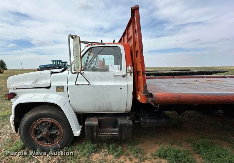 image for item DK6873 1975 Chevrolet C65 flatbed truck