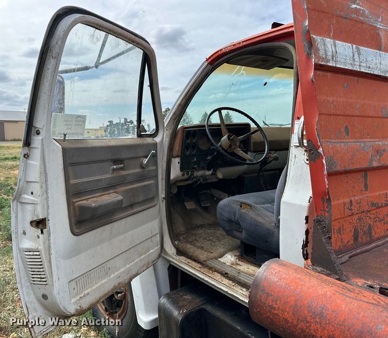 image for item DK6873 1975 Chevrolet C65 flatbed truck