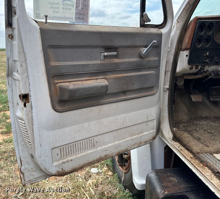 image for item DK6873 1975 Chevrolet C65 flatbed truck