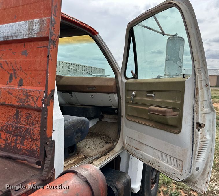 image for item DK6873 1975 Chevrolet C65 flatbed truck