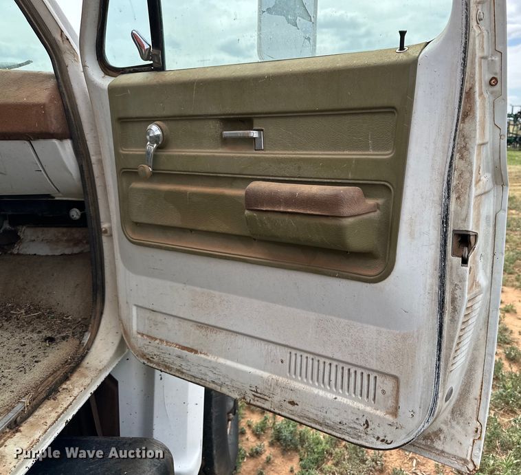 image for item DK6873 1975 Chevrolet C65 flatbed truck