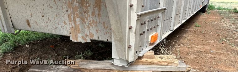 image for item DK6876 1995 Wilson PSDCL=302 livestock trailer