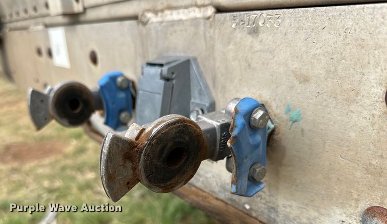 image for item DK6876 1995 Wilson PSDCL=302 livestock trailer