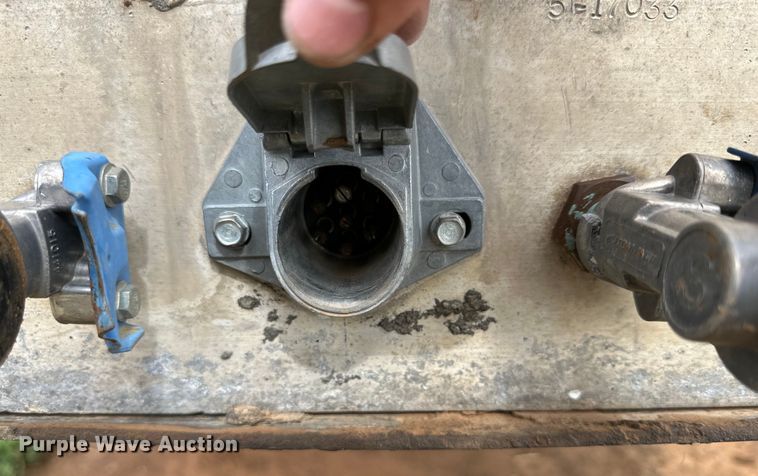 image for item DK6876 1995 Wilson PSDCL=302 livestock trailer