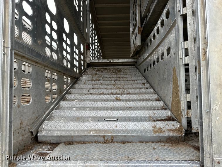 image for item DK6876 1995 Wilson PSDCL=302 livestock trailer