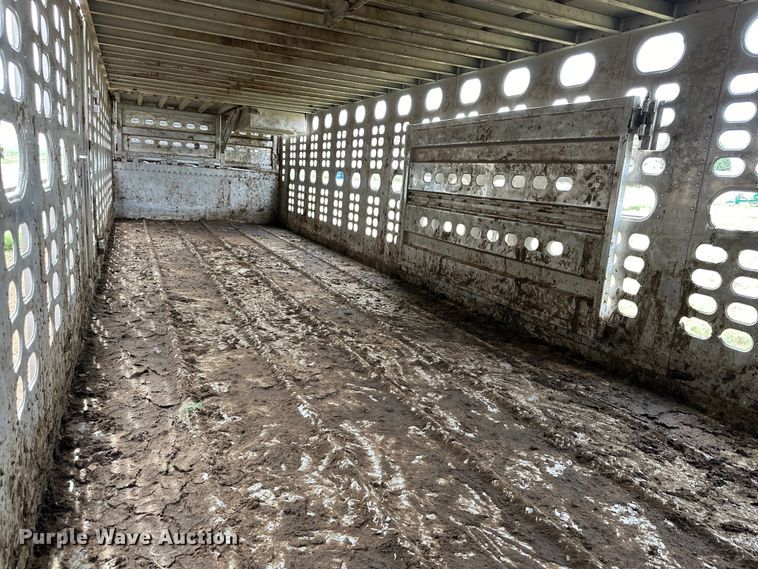 image for item DK6876 1995 Wilson PSDCL=302 livestock trailer