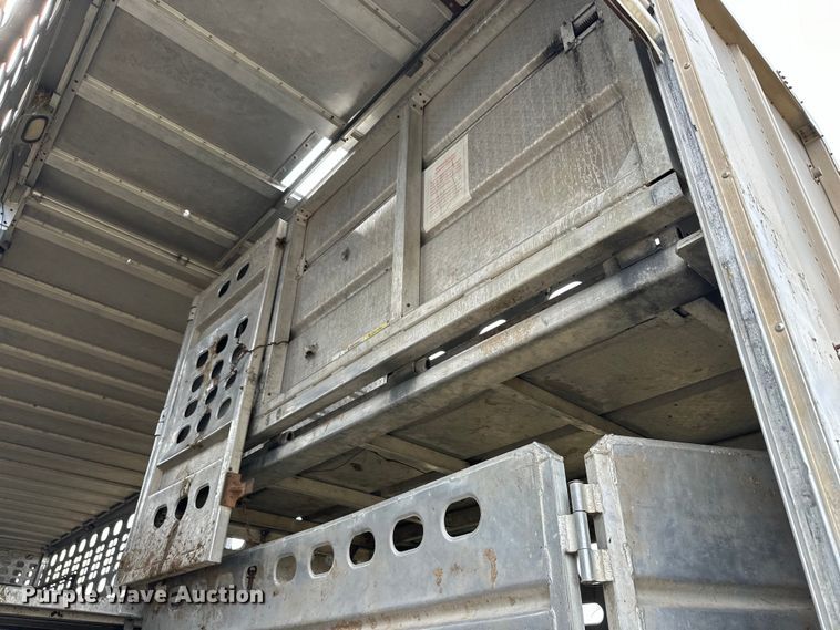 image for item DK6876 1995 Wilson PSDCL=302 livestock trailer