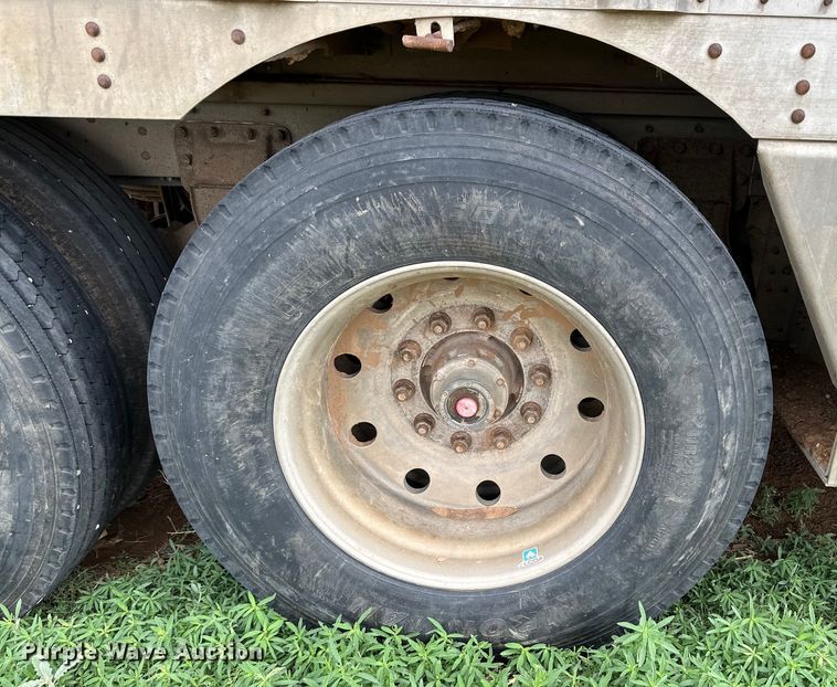 image for item DK6876 1995 Wilson PSDCL=302 livestock trailer