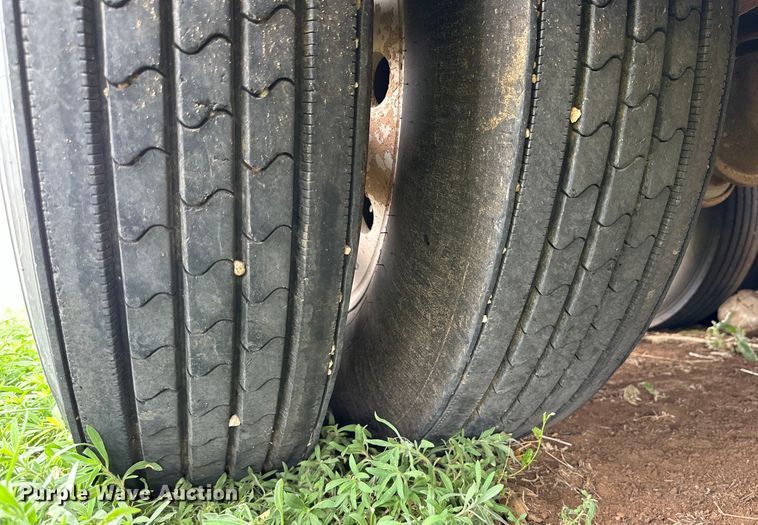 image for item DK6876 1995 Wilson PSDCL=302 livestock trailer