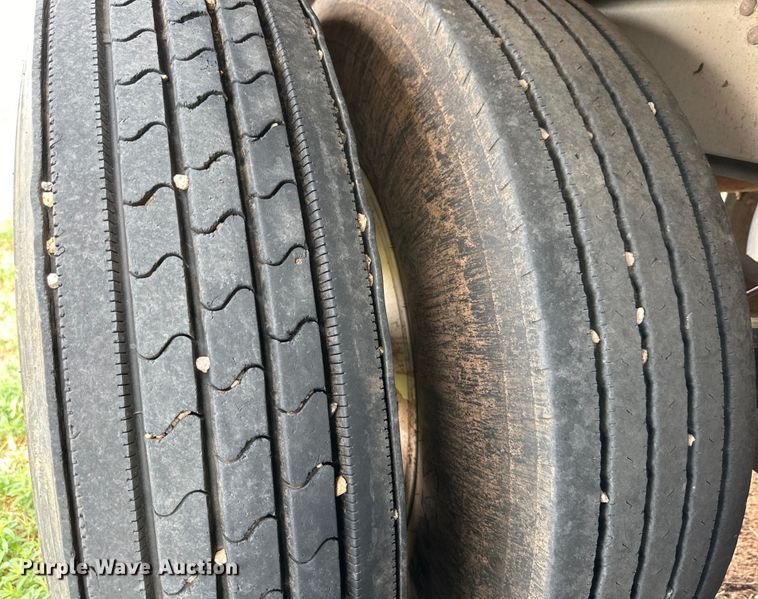 image for item DK6876 1995 Wilson PSDCL=302 livestock trailer