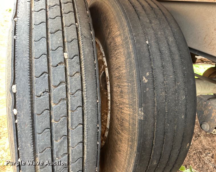 image for item DK6876 1995 Wilson PSDCL=302 livestock trailer