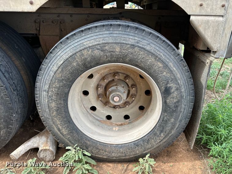 image for item DK6876 1995 Wilson PSDCL=302 livestock trailer