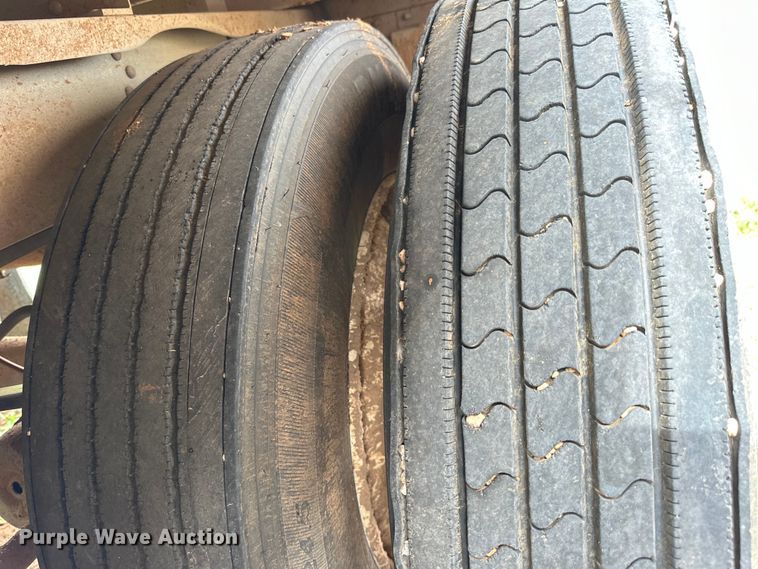 image for item DK6876 1995 Wilson PSDCL=302 livestock trailer