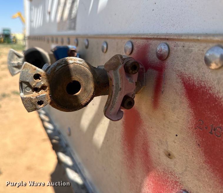 image for item DK6892 1993 Wilson DWH-200 grain trailer