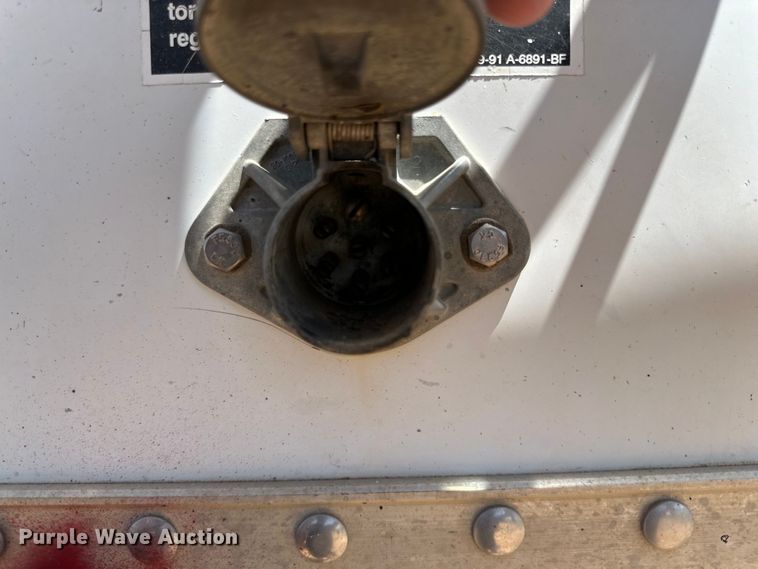 image for item DK6892 1993 Wilson DWH-200 grain trailer