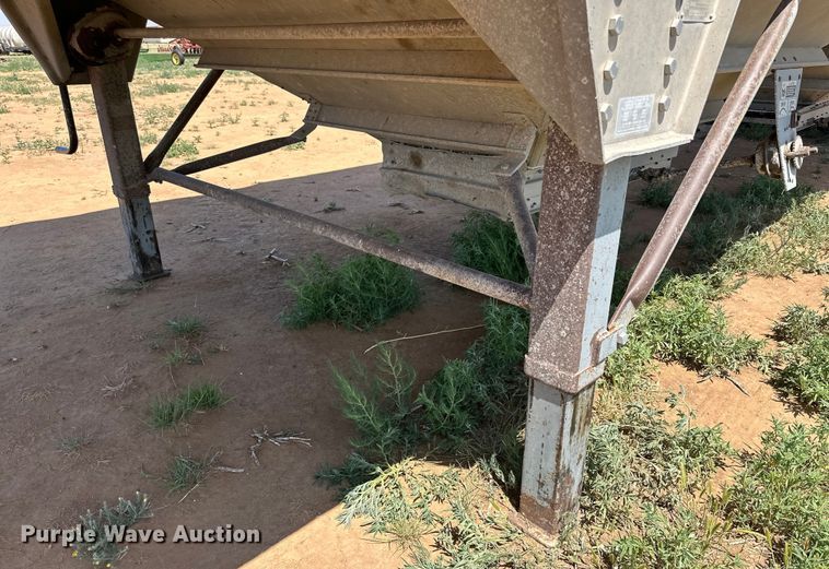 image for item DK6892 1993 Wilson DWH-200 grain trailer