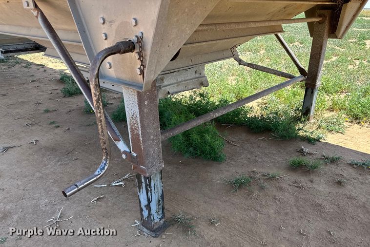 image for item DK6892 1993 Wilson DWH-200 grain trailer