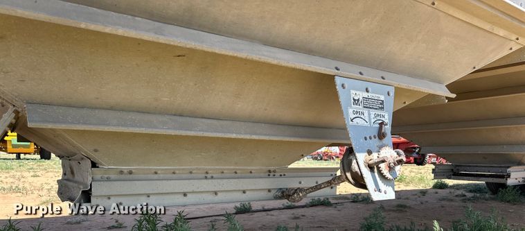 image for item DK6892 1993 Wilson DWH-200 grain trailer